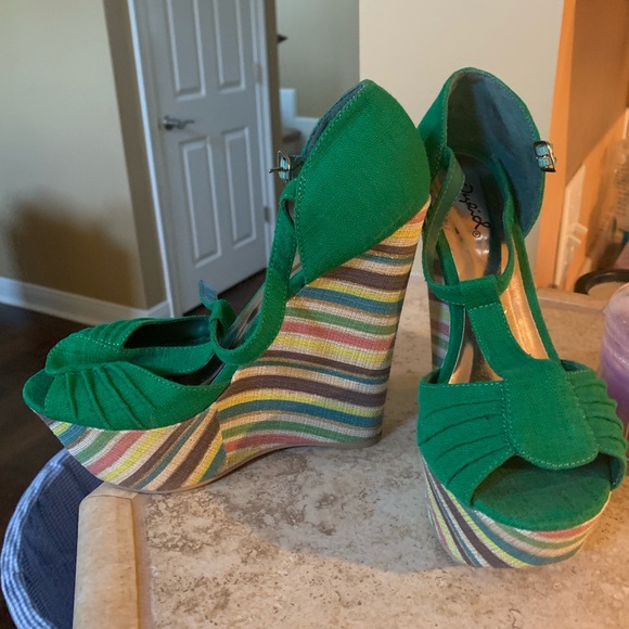 QuipId Green Wedge with multicolored bottom - Picture 2 of 4